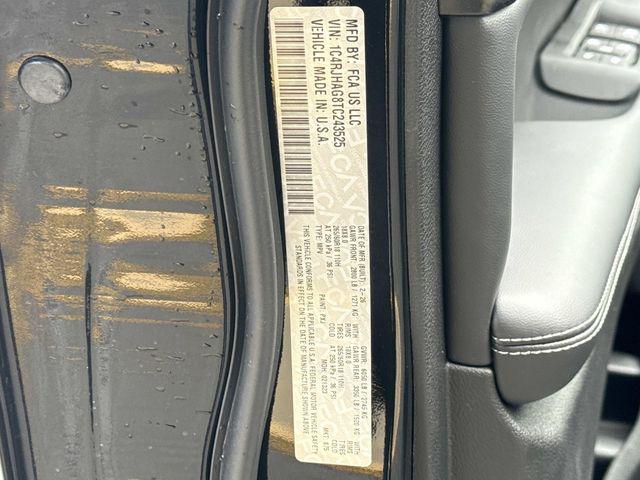 2026 Jeep Grand Cherokee Laredo 4x4