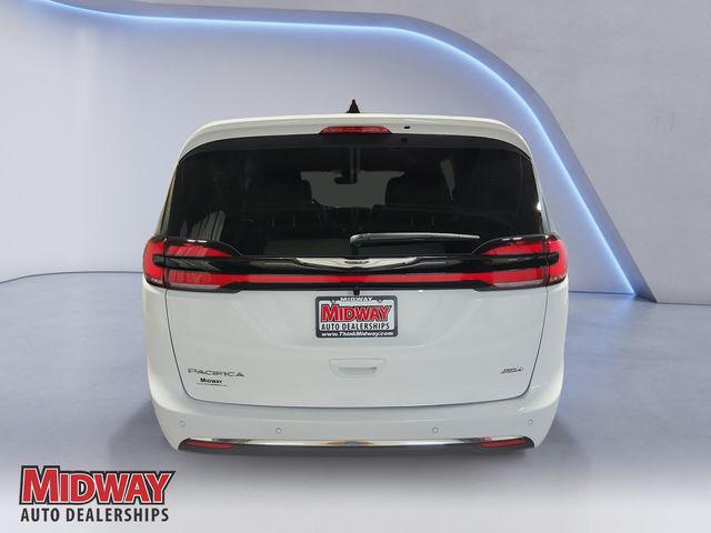 2026 Chrysler Pacifica Select AWD