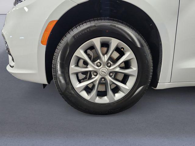 2026 Chrysler Pacifica Select AWD