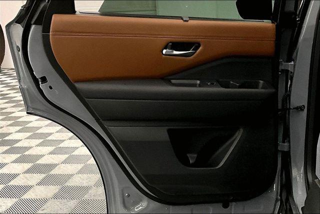 2025 Nissan Pathfinder Platinum 4WD