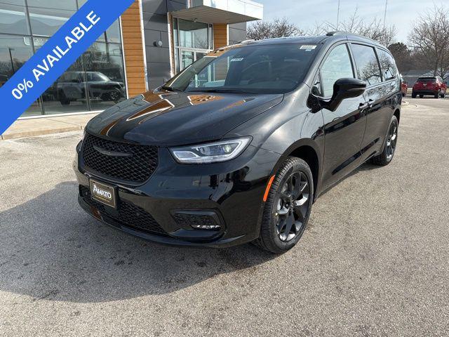 2026 Chrysler Pacifica Limited AWD for sale in Glendale, WI