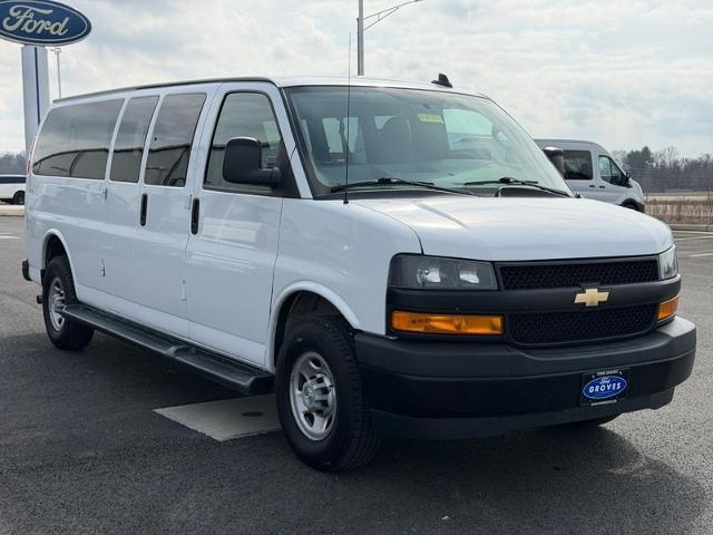 2022 Chevrolet Express Passenger RWD 3500 Extended Wheelbase LS