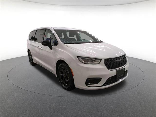 2024 Chrysler Pacifica Hybrid S Appearance Pkg