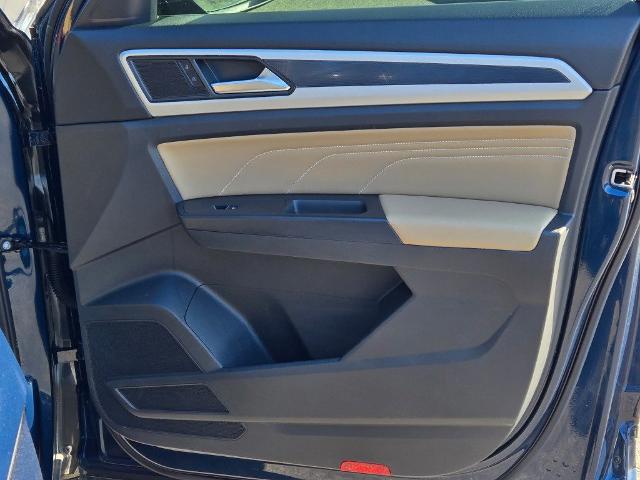 2023 Volkswagen Atlas Cross Sport 2.0T SEL R-Line Black