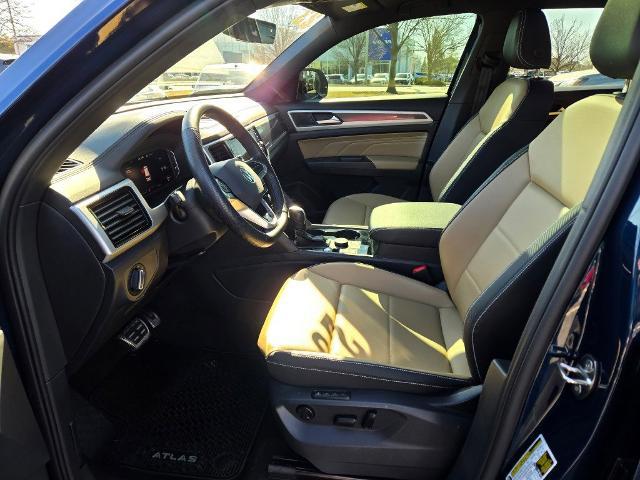2023 Volkswagen Atlas Cross Sport 2.0T SEL R-Line Black