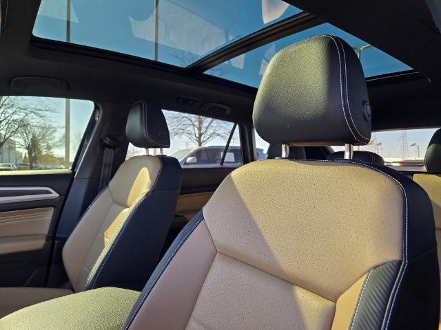 2023 Volkswagen Atlas Cross Sport 2.0T SEL R-Line Black