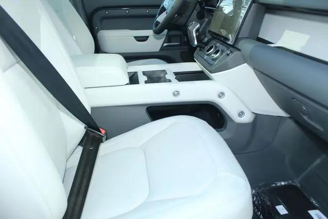 2026 Land Rover Defender P400 X-Dynamic SE