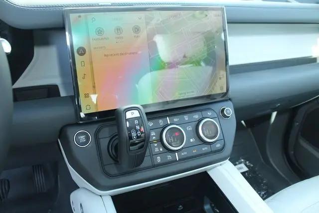 2026 Land Rover Defender P400 X-Dynamic SE