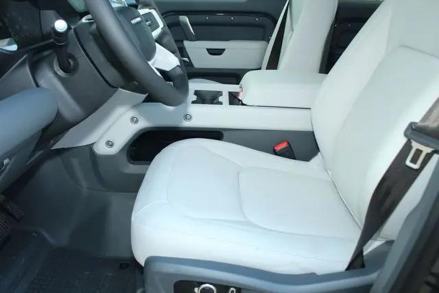 2026 Land Rover Defender P400 X-Dynamic SE