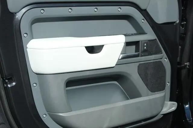 2026 Land Rover Defender P400 X-Dynamic SE