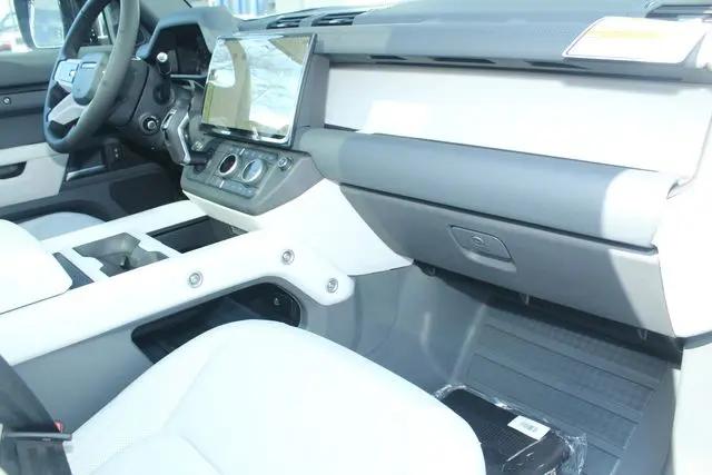 2026 Land Rover Defender P400 X-Dynamic SE