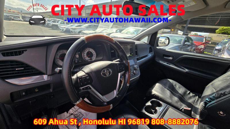 2015 Toyota Sienna SE Premium 8 Passenger