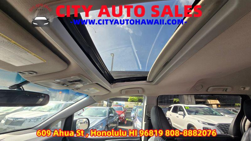 2015 Toyota Sienna SE Premium 8 Passenger