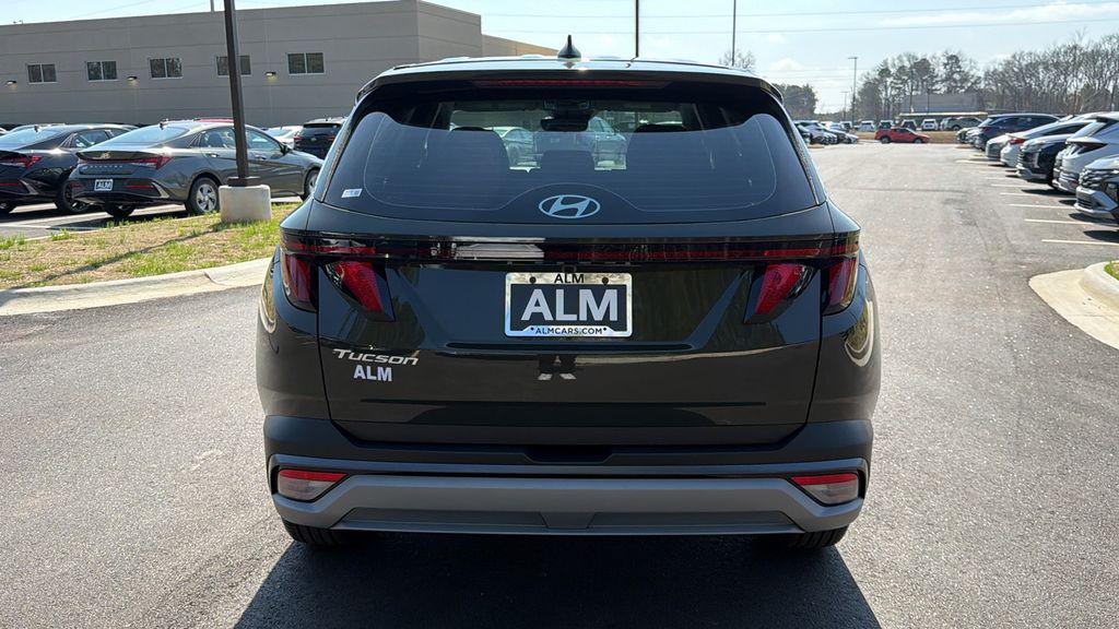 New 2026 Green HYUNDAI SE FWD image 7