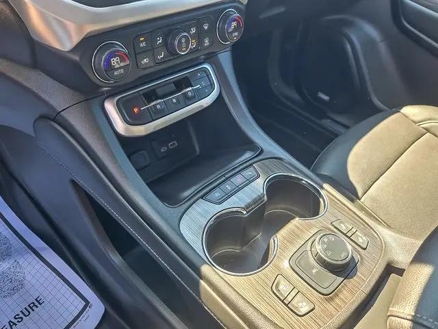2023 GMC Acadia AWD SLT