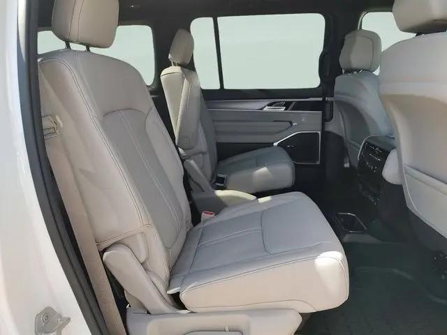 2026 Jeep Grand Wagoneer L 4x4