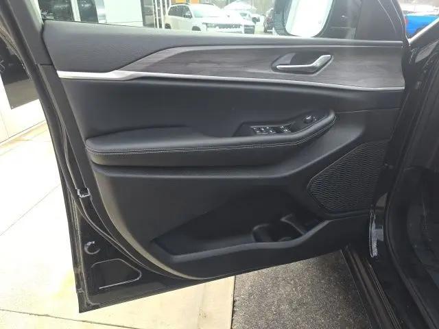 2026 Jeep Grand Cherokee L Altitude 4x4