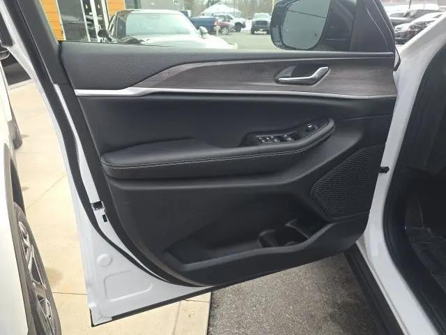 2026 Jeep Grand Cherokee Altitude 4x4