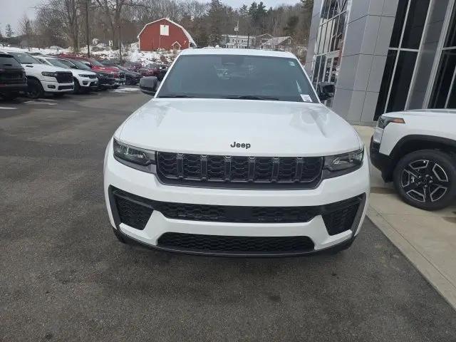 2026 Jeep Grand Cherokee Altitude 4x4