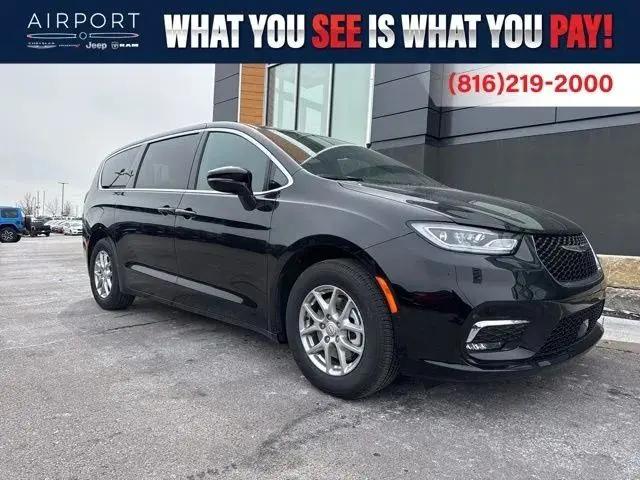 2026 Chrysler Pacifica Select for sale in Platte City, MO