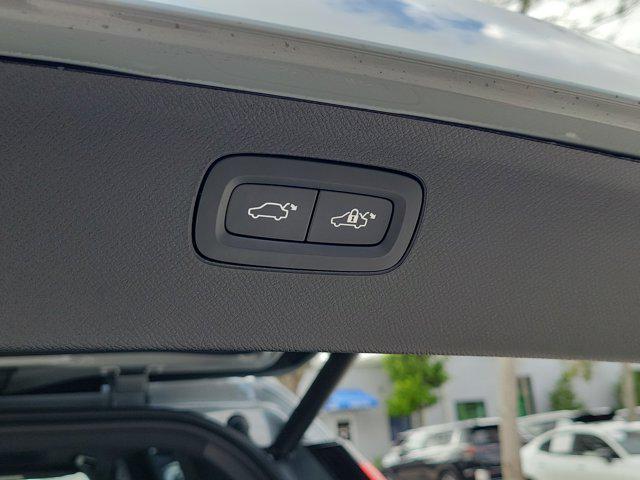 2025 Volvo XC90 B6 Ultra