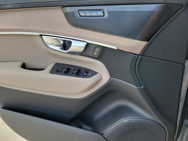 2025 Volvo XC90 B6 Ultra