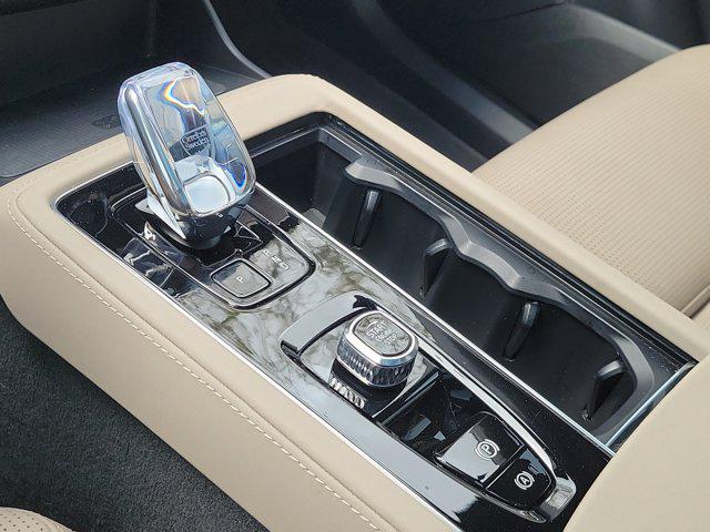 2025 Volvo XC90 B6 Ultra