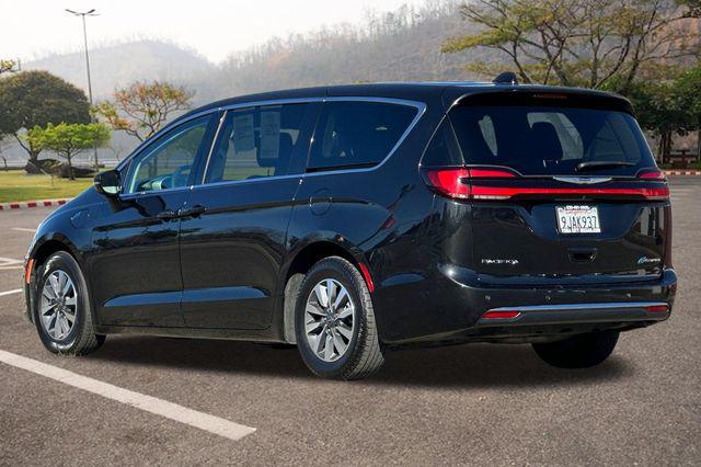 2024 Chrysler Pacifica Hybrid Select