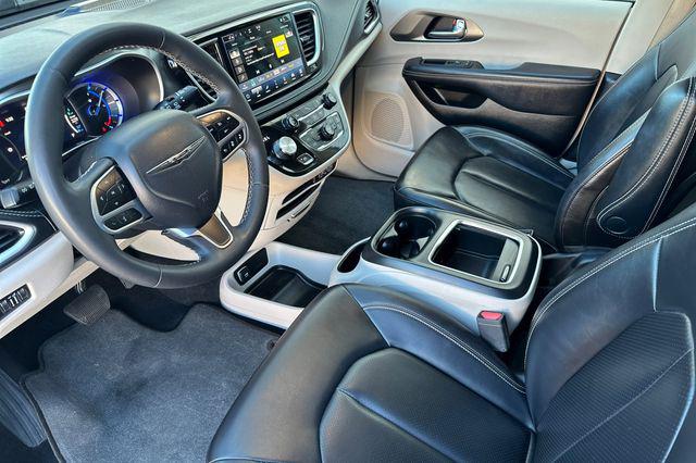 2024 Chrysler Pacifica Hybrid Select