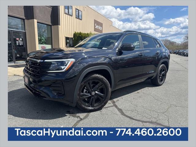 2025 Volkswagen Atlas Cross Sport 2.0T SEL R-Line Black for sale in FAIRHAVEN, MA