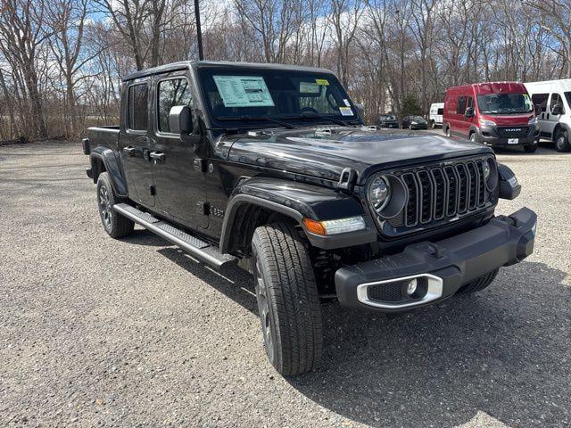 2026 Jeep Gladiator GLADIATOR SAHARA 4X4