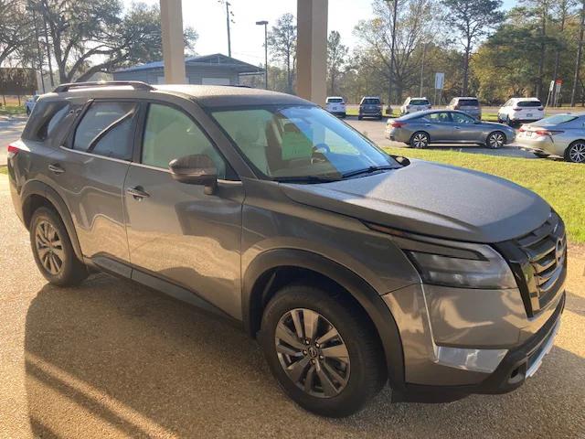 2025 Nissan Pathfinder SV FWD