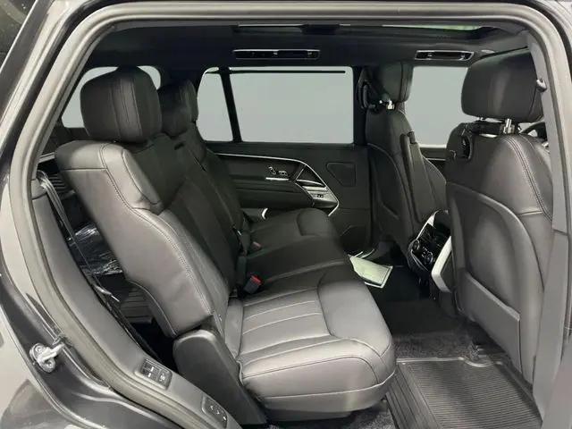 2026 Land Rover Range Rover P400 SE 7 Seat