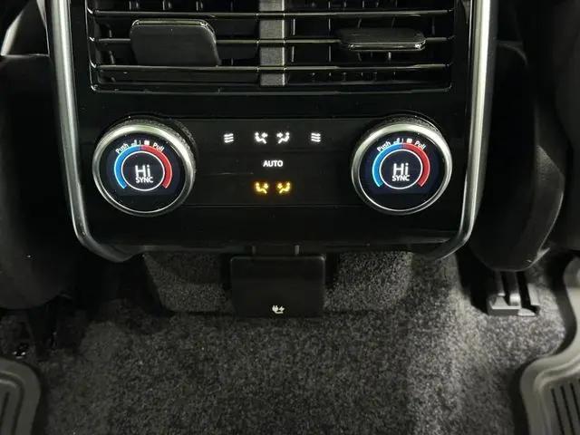 2026 Land Rover Range Rover P400 SE 7 Seat