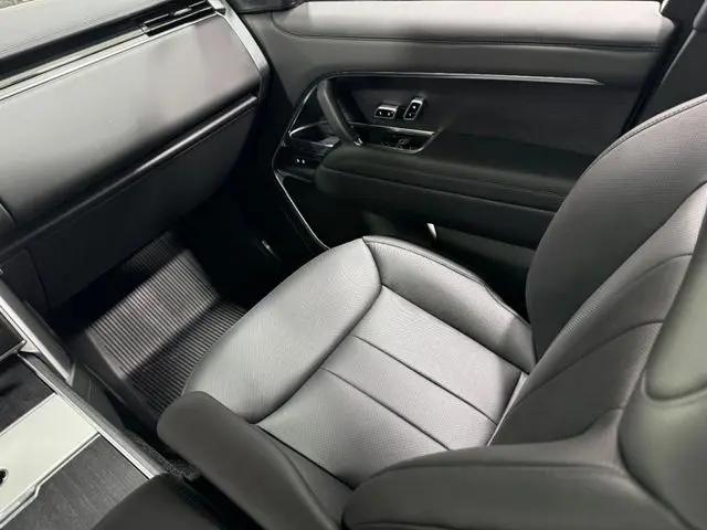 2026 Land Rover Range Rover P400 SE 7 Seat