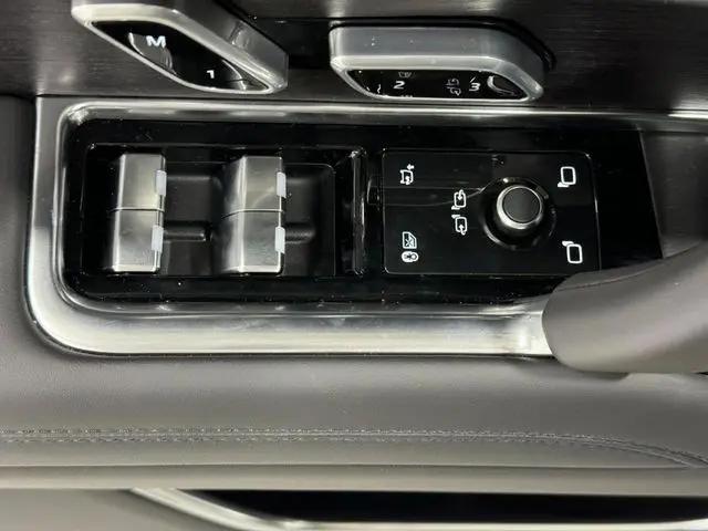 2026 Land Rover Range Rover P400 SE 7 Seat