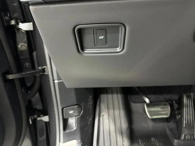 2026 Land Rover Range Rover P400 SE 7 Seat
