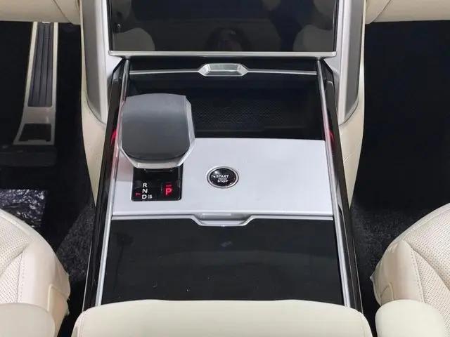 2026 Land Rover Range Rover P530 Autobiography