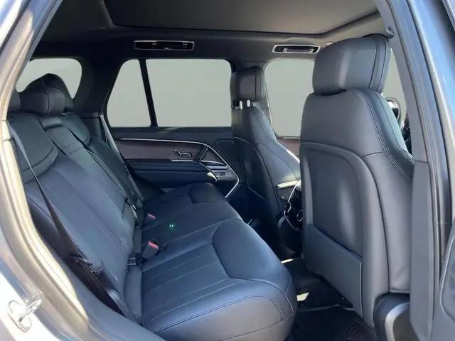 2025 Land Rover Range Rover P530 SE