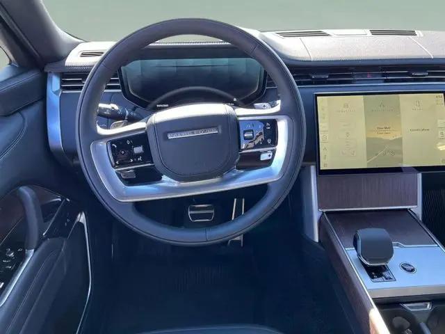 2025 Land Rover Range Rover P530 SE