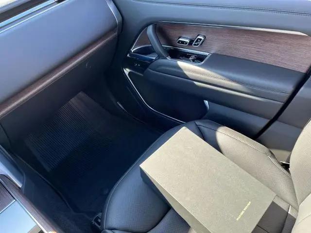 2025 Land Rover Range Rover P530 SE