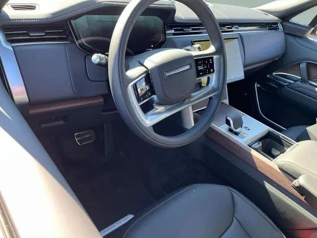 2025 Land Rover Range Rover P530 SE