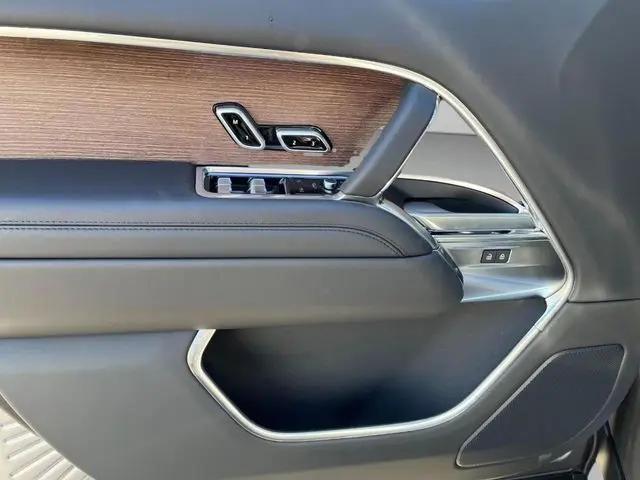 2025 Land Rover Range Rover P530 SE