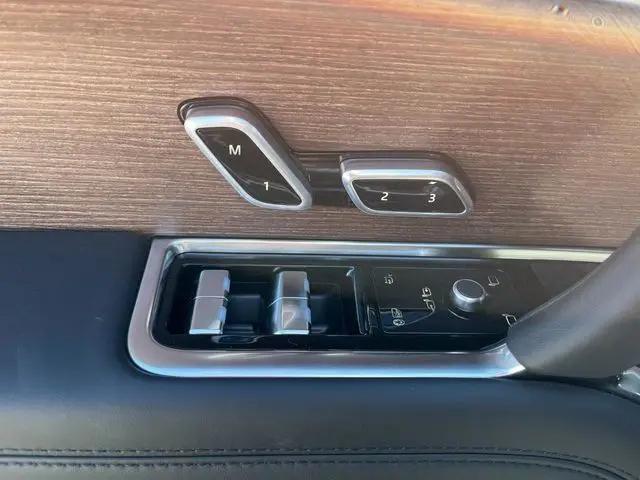 2025 Land Rover Range Rover P530 SE