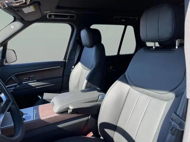 2025 Land Rover Range Rover P530 SE