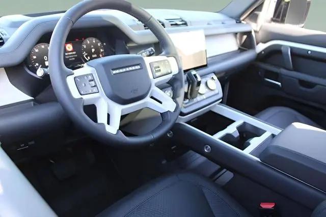 2025 Land Rover Defender 110 P500 X-Dynamic SE