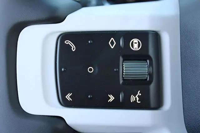 2025 Land Rover Defender 110 P500 X-Dynamic SE