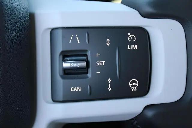 2025 Land Rover Defender 110 P500 X-Dynamic SE