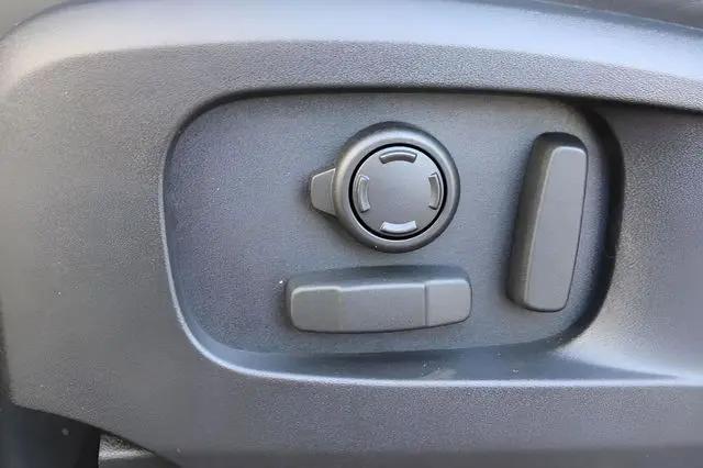 2025 Land Rover Defender 110 P500 X-Dynamic SE