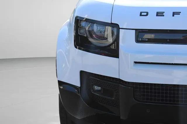 2025 Land Rover Defender 110 P500 X-Dynamic SE